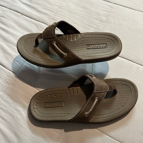 Sperry Men's Brown and Tan Flip-Flops - Picture 4 of 10
